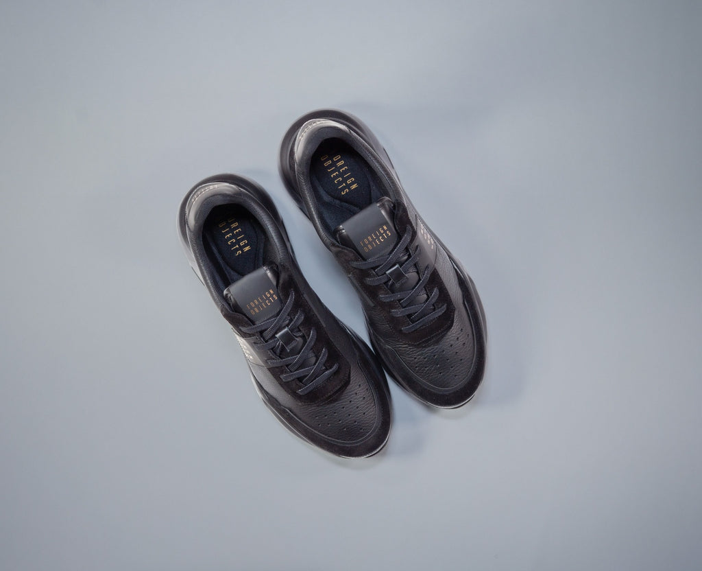 E980 Blackout Lux Runner