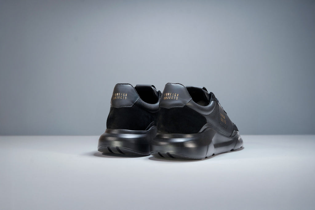 E980 Blackout Lux Runner