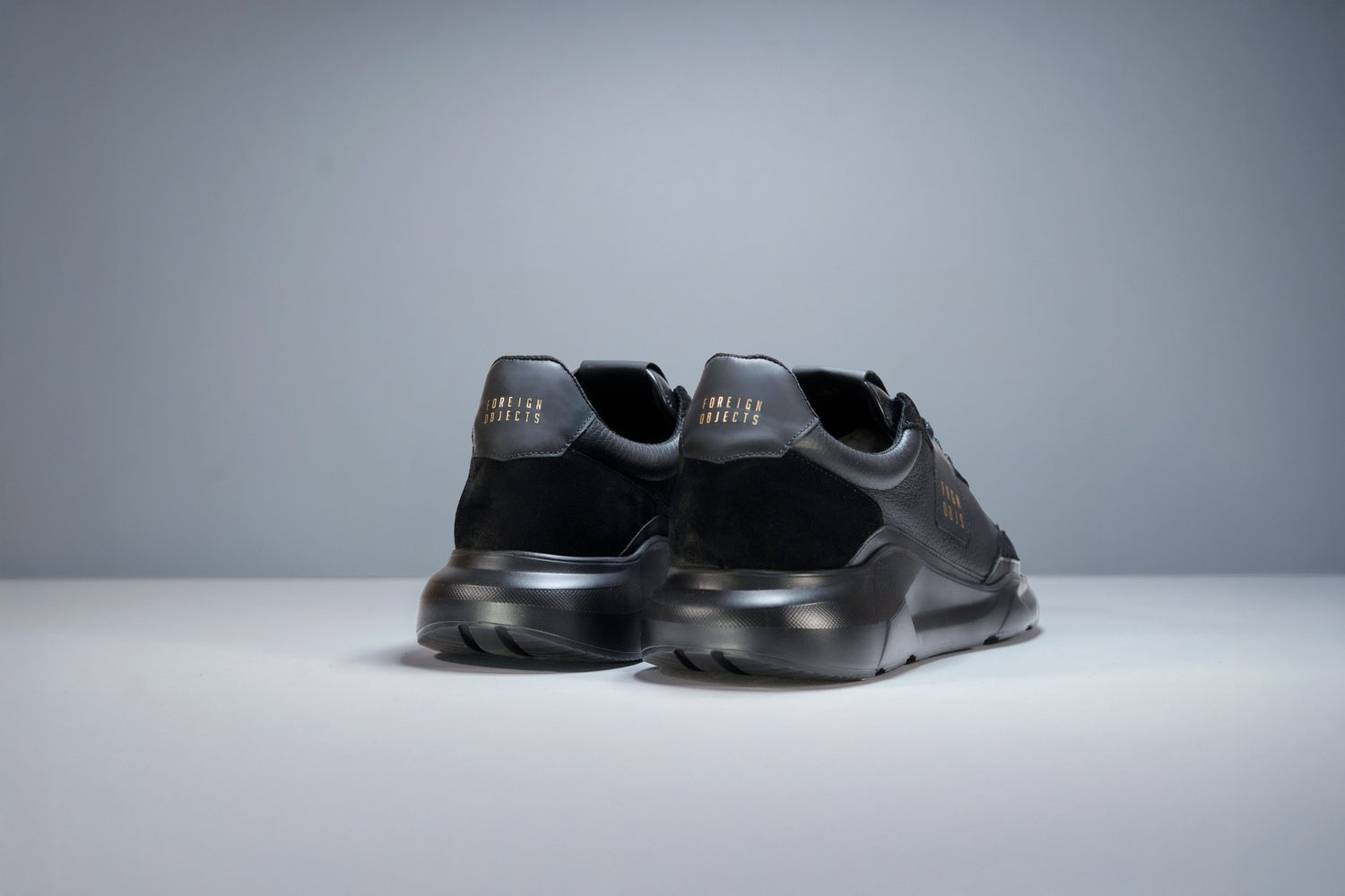 E980 Blackout Lux Runner