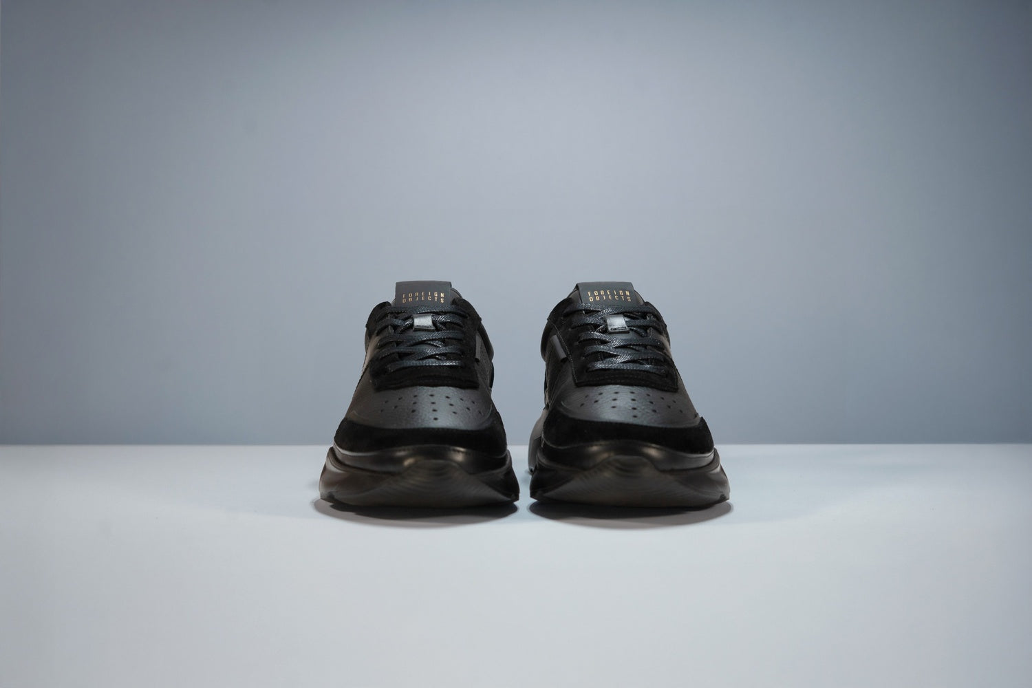 E980 Blackout Lux Runner