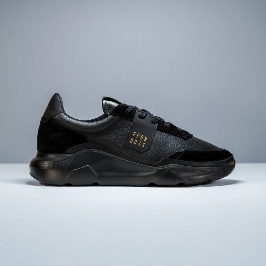 E980 Blackout Lux Runner