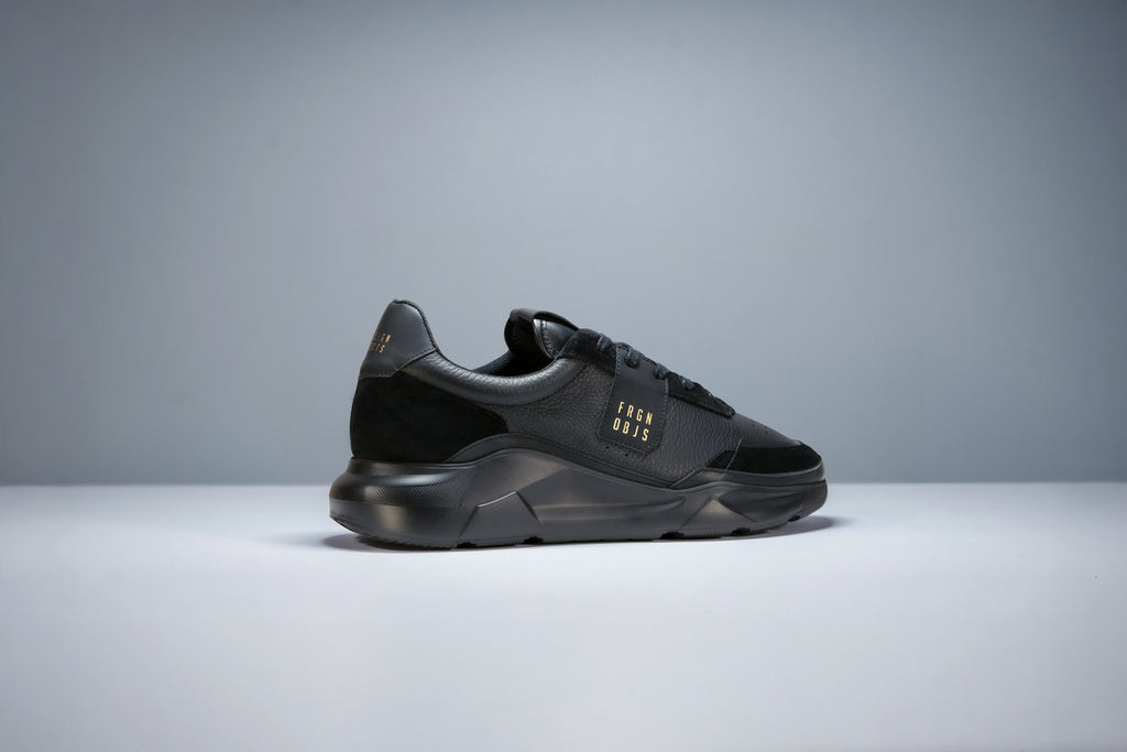 E980 Blackout Lux Runner