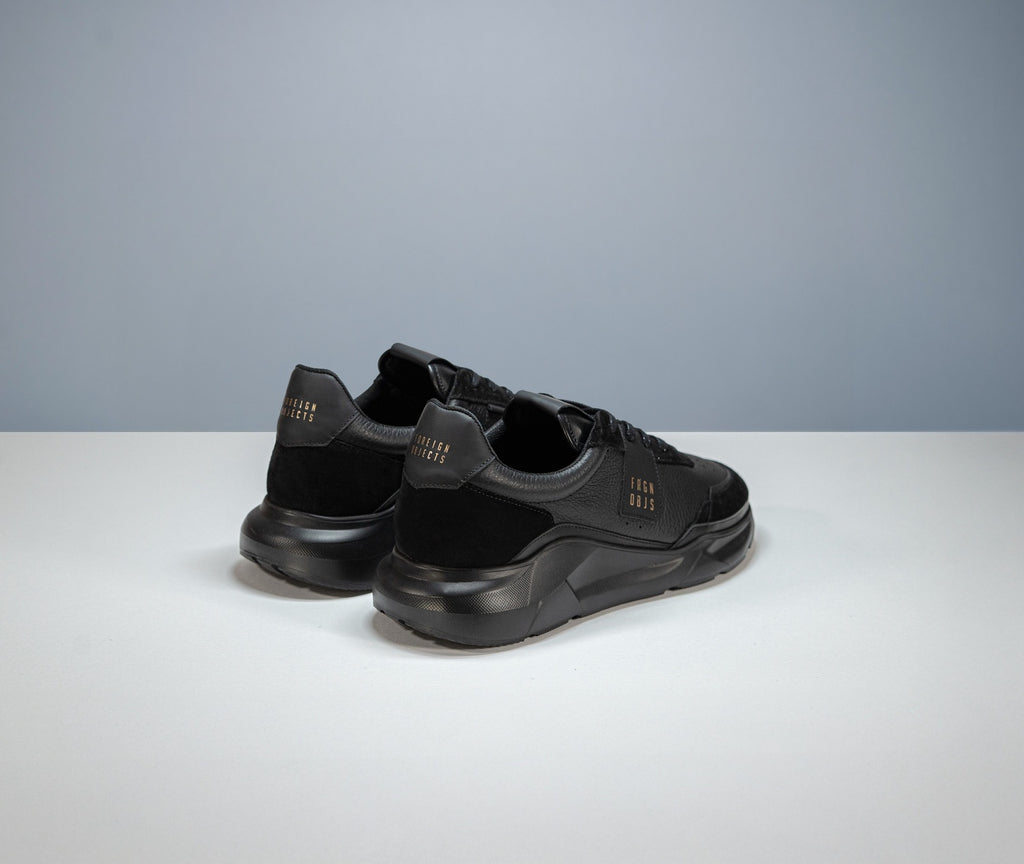 E980 Blackout Lux Runner