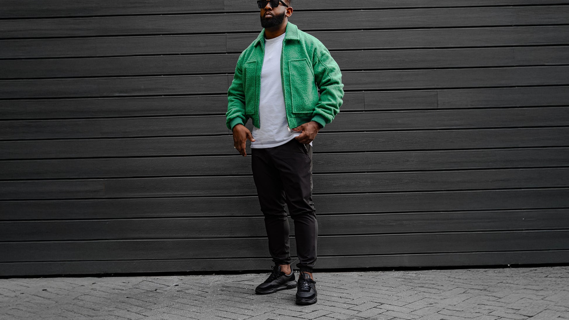 E980 Blackout Lux Runner