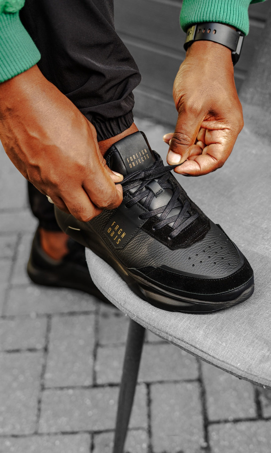 E980 Blackout Lux Runner