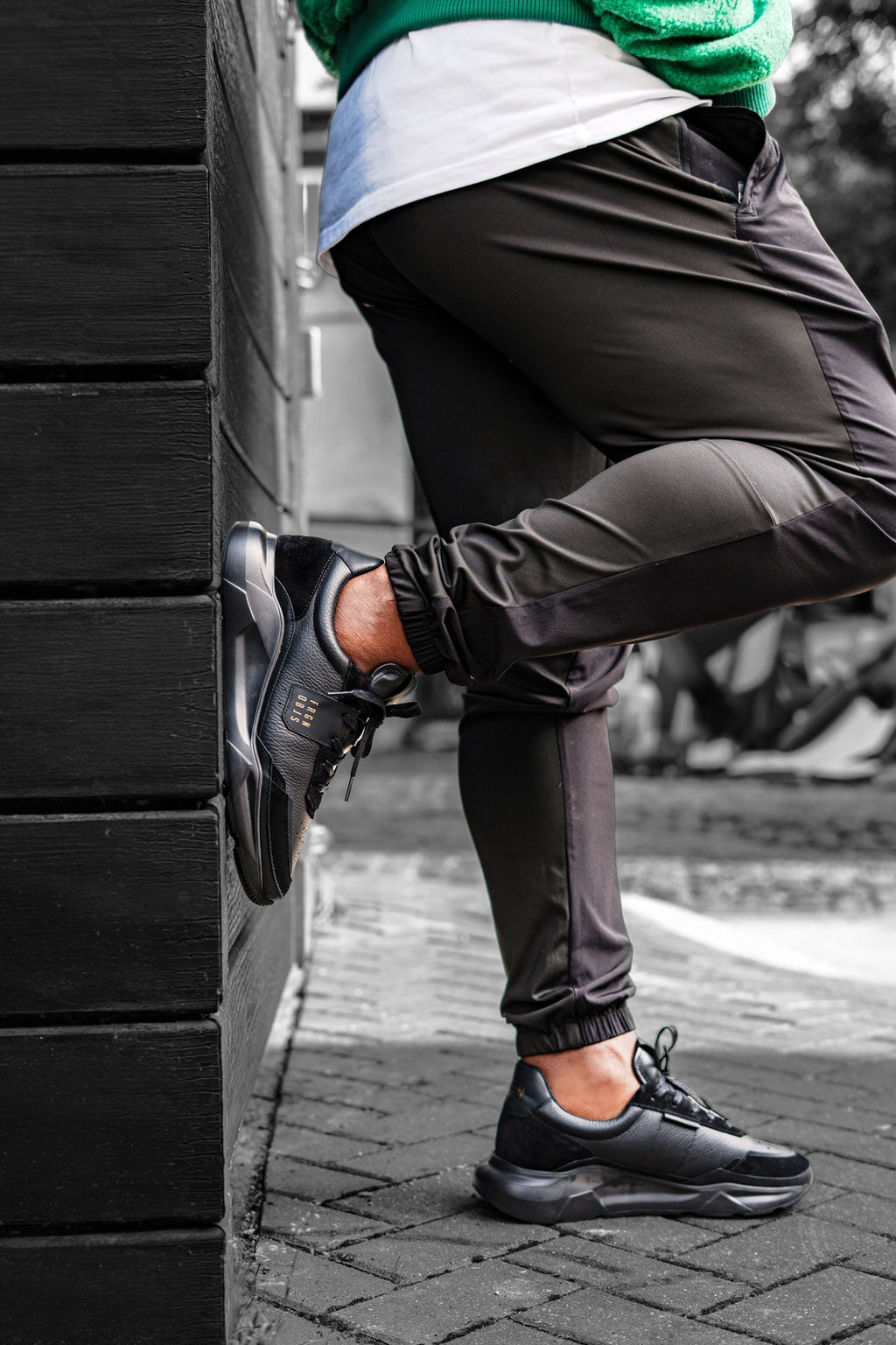 E980 Blackout Lux Runner